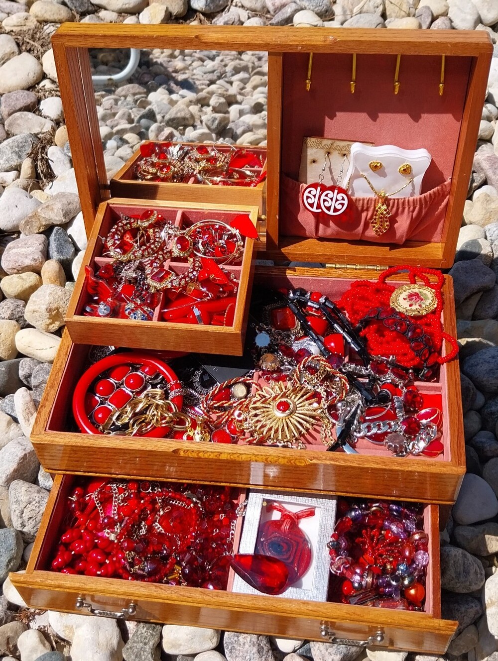 Vintage Jewelry Box Filled with Red Costume Jewelry - Picture 10 of 11